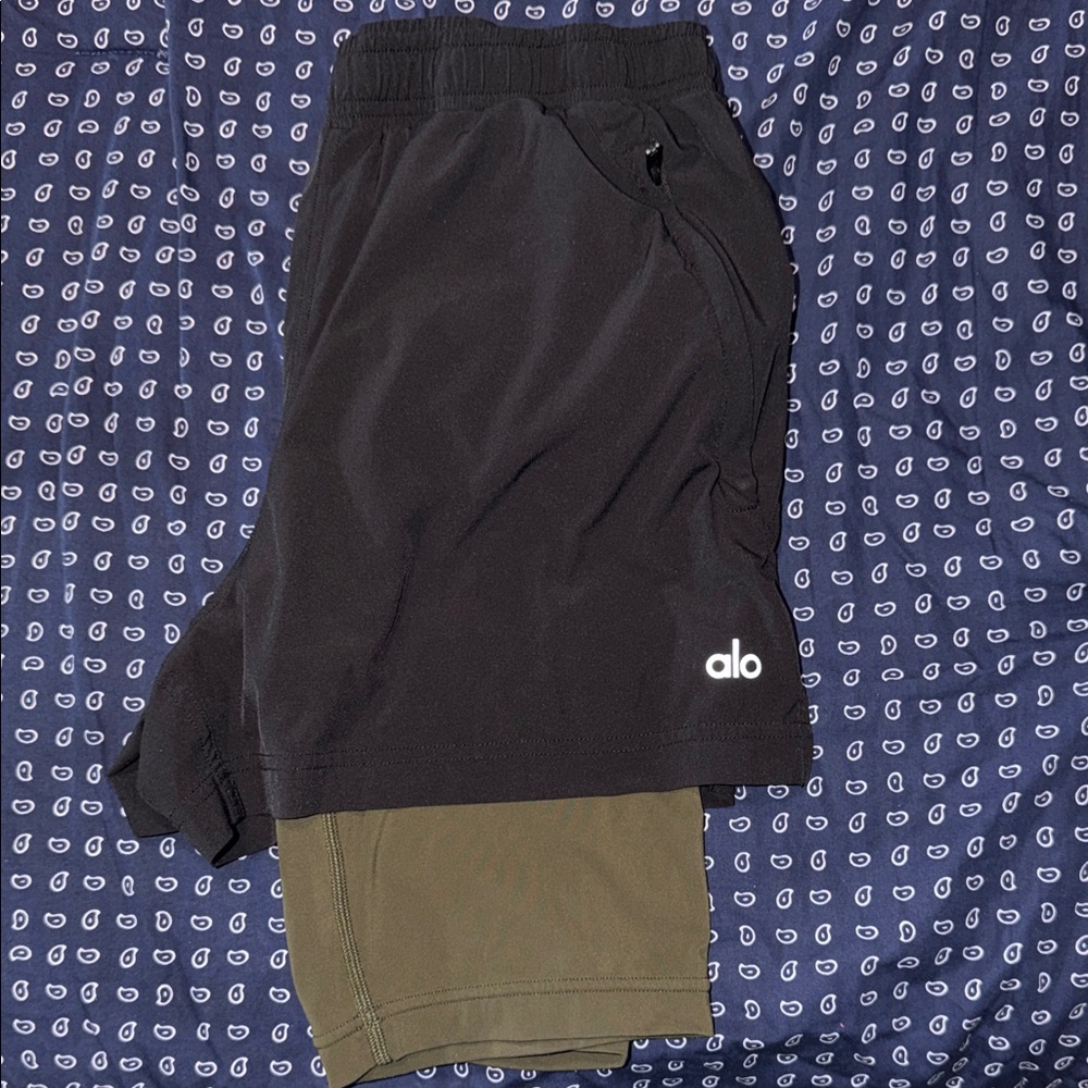 ALO Yoga Men's Black and Olive Athletic Shorts
